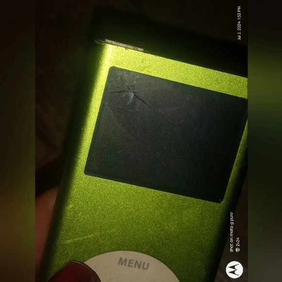 Apple iPod nano A1199 4 GB - 2nd Generation - Green cracked screen - Picture 9 of 9